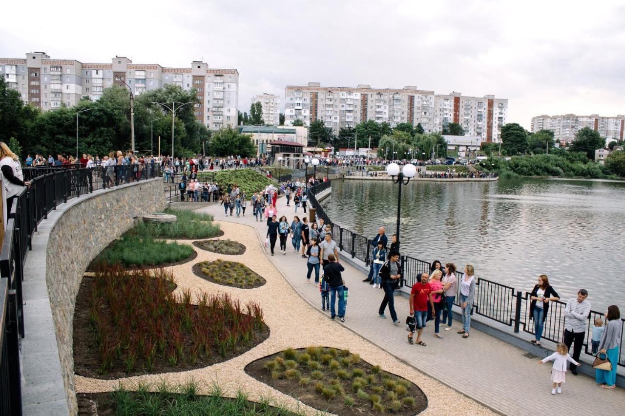Семейные Апартаменты В Новом Районе У Софиевского Парка Umanʼ Exteriér fotografie