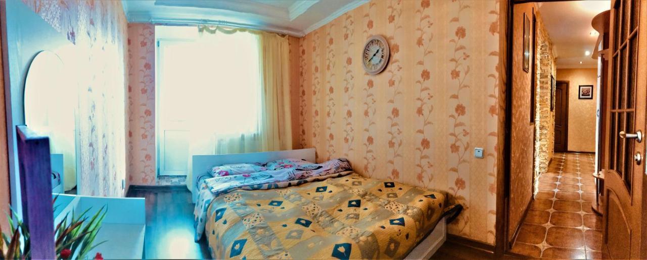 Семейные Апартаменты В Новом Районе У Софиевского Парка Umanʼ Exteriér fotografie